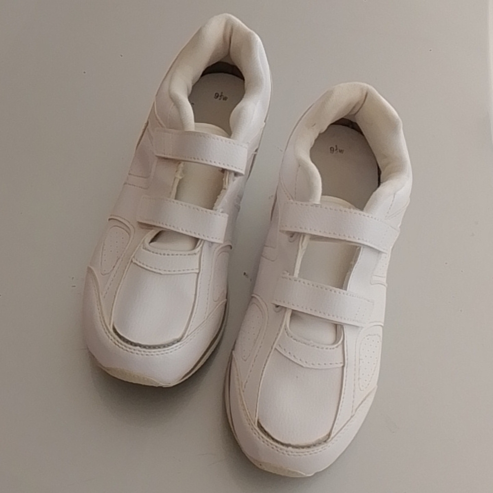 Mens Non marking Sneaker. Size 9.5W